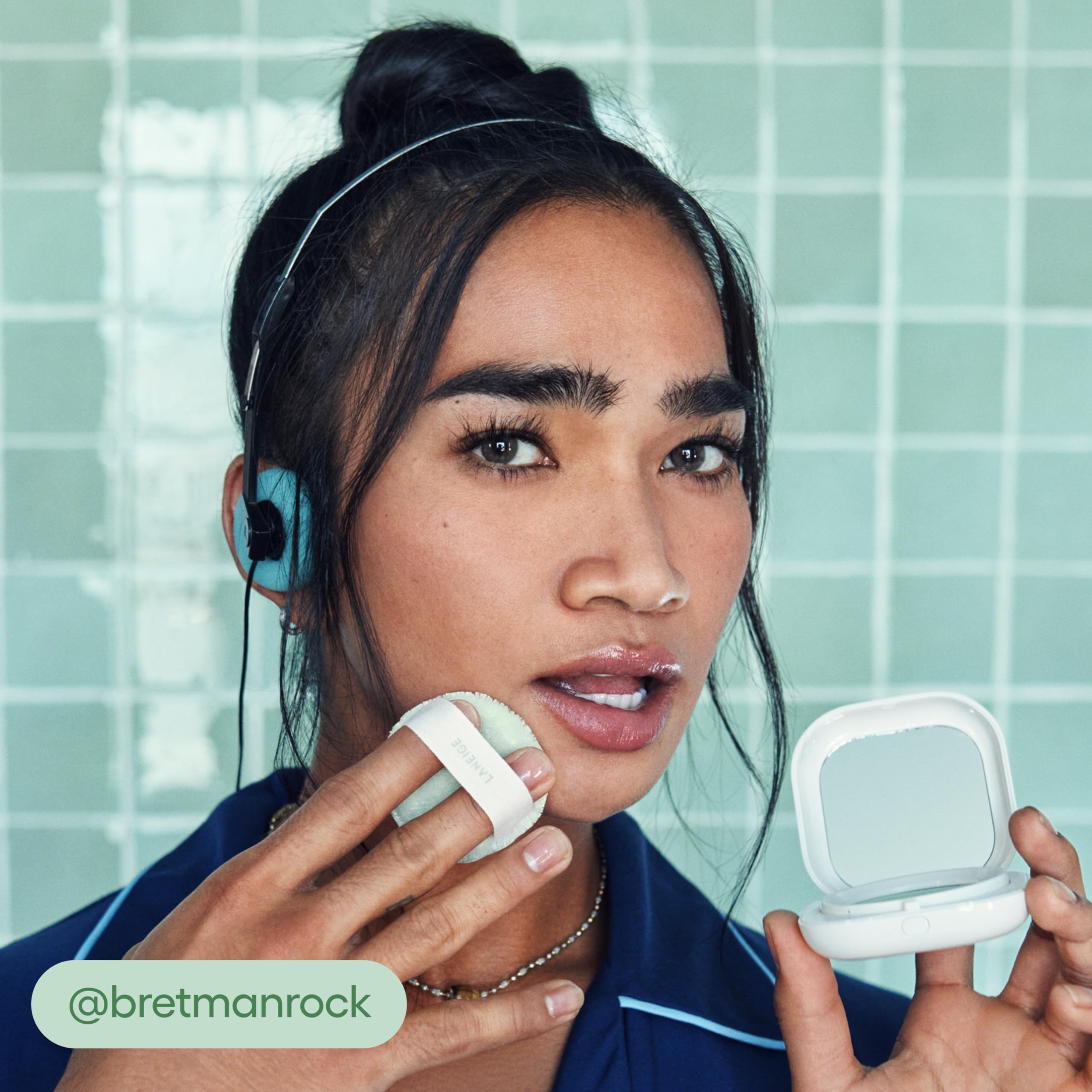 LANEIGE Neo Blurring Powder: Korean Oil-Control Compact with Pore Blurring, Smoothing Finish & Travel-Friendly, No-Spill Packaging